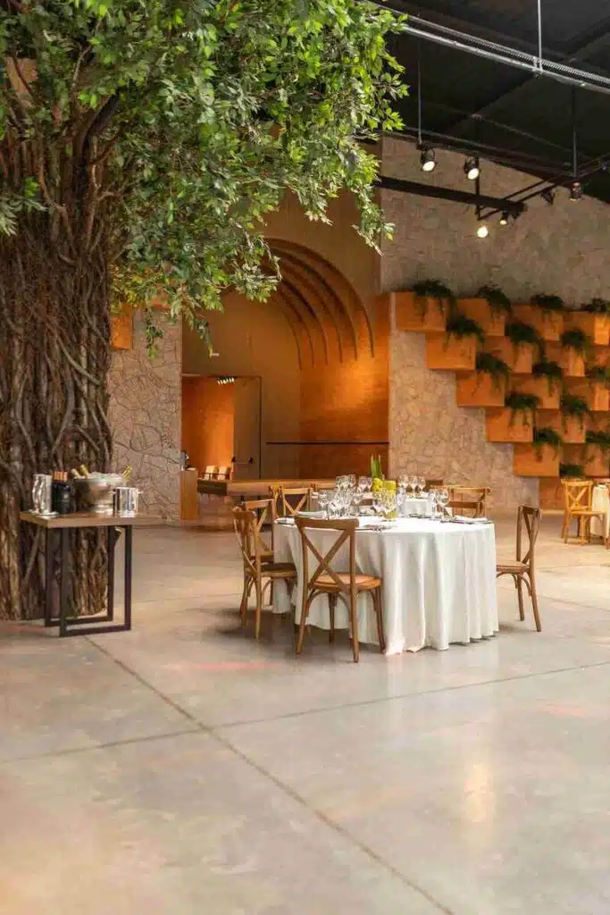 Large artificial tree for Retail stores and shopping centers