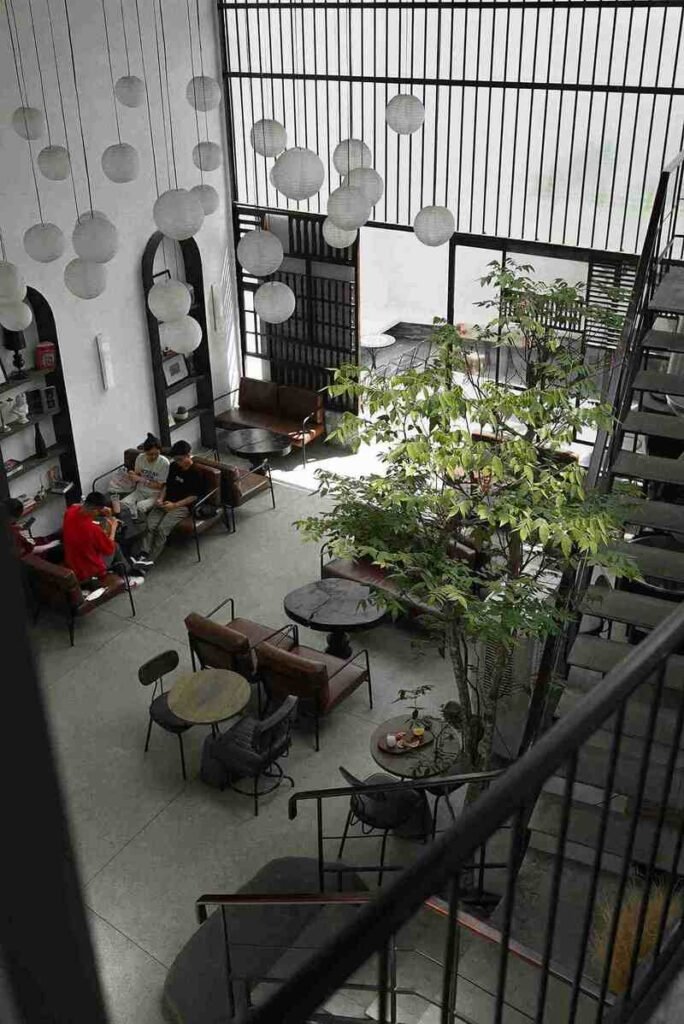 Large artificial tree for Large artificial tree for Hotels, resorts, and hospitality interiors